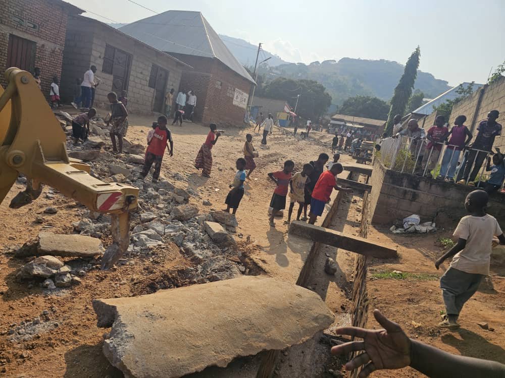 Début des travaux de terrassement sur la route Nakabaka