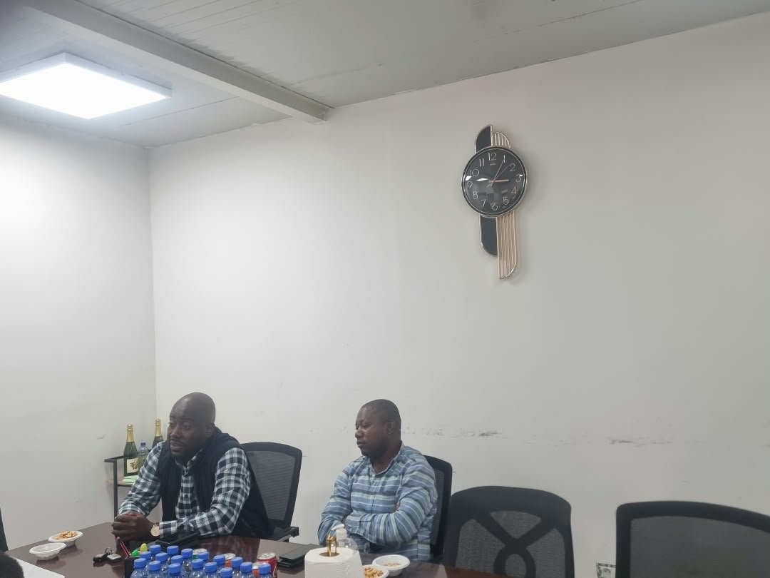 Visite de Son Excellence Kibonge Georges à CEGEAU pour l’évaluation des travaux et la préparation du lancement à Baraka et Kamituga